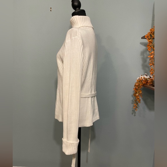 Winter White Belted Turtleneck Sweater - Large - Picture 2 of 13
